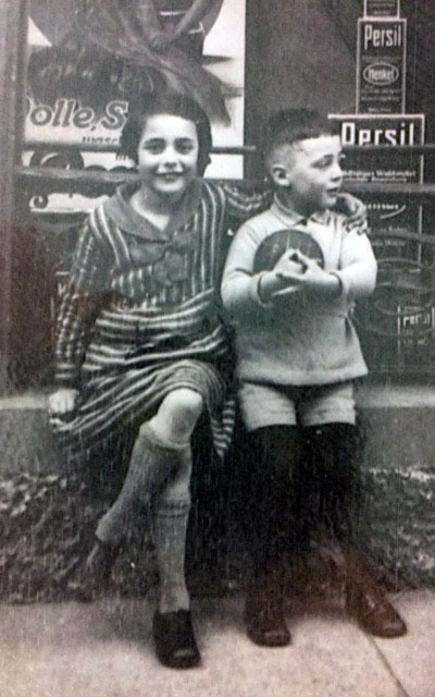 Foto einer Holocaustüberlebenden als kleines Mädchen