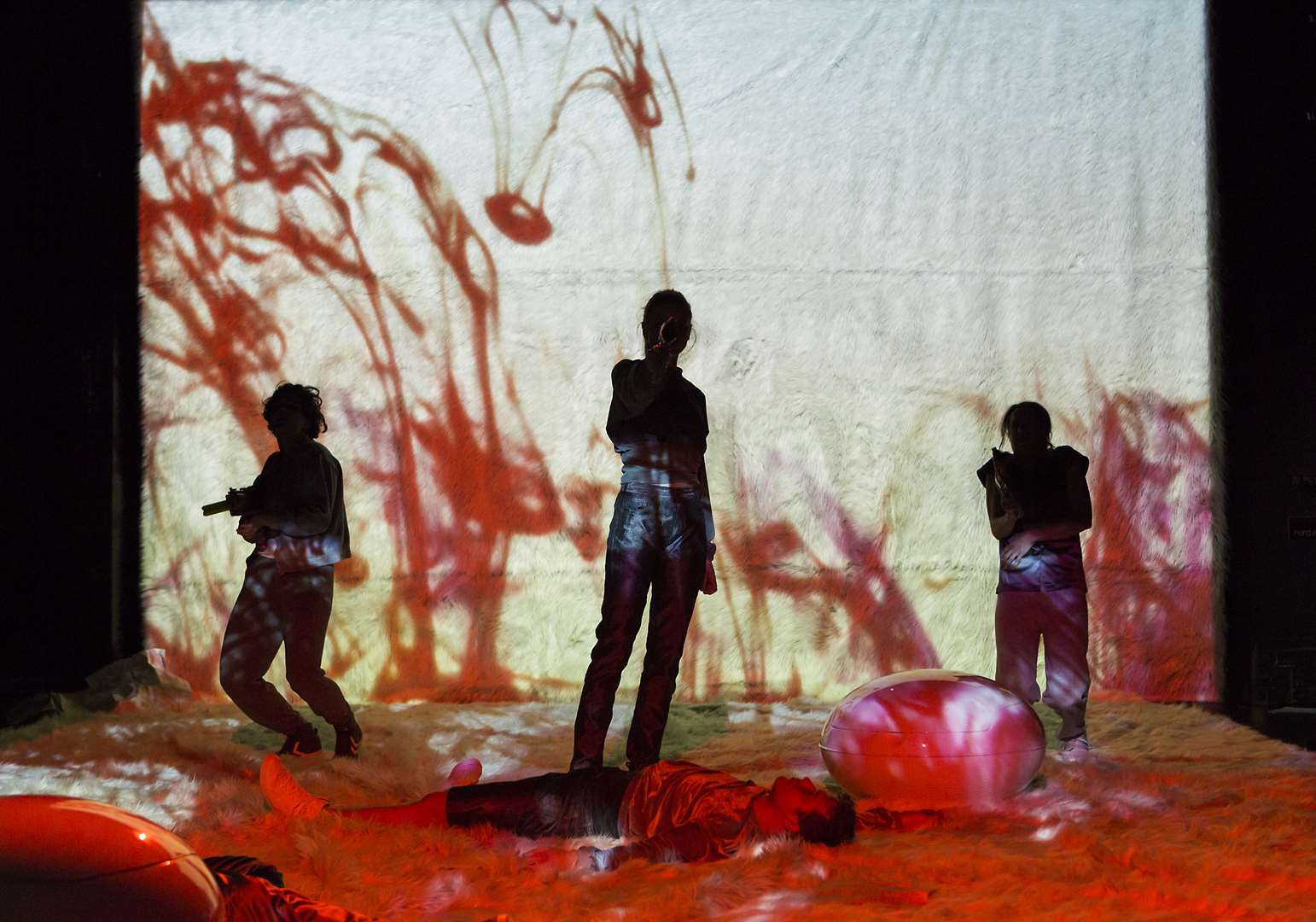 Produktionsfoto ÜBER GRENZEN am Schauspiel Leipzig