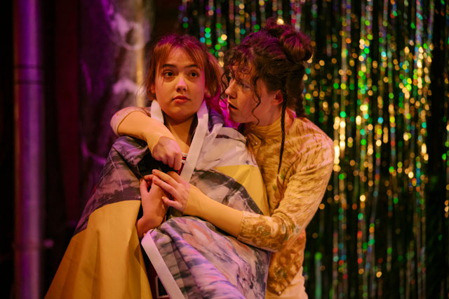 Szenenfoto Lucien Haug ÜBER NACHT am Burgtheater